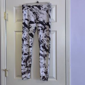 Black and white fabletic leggings